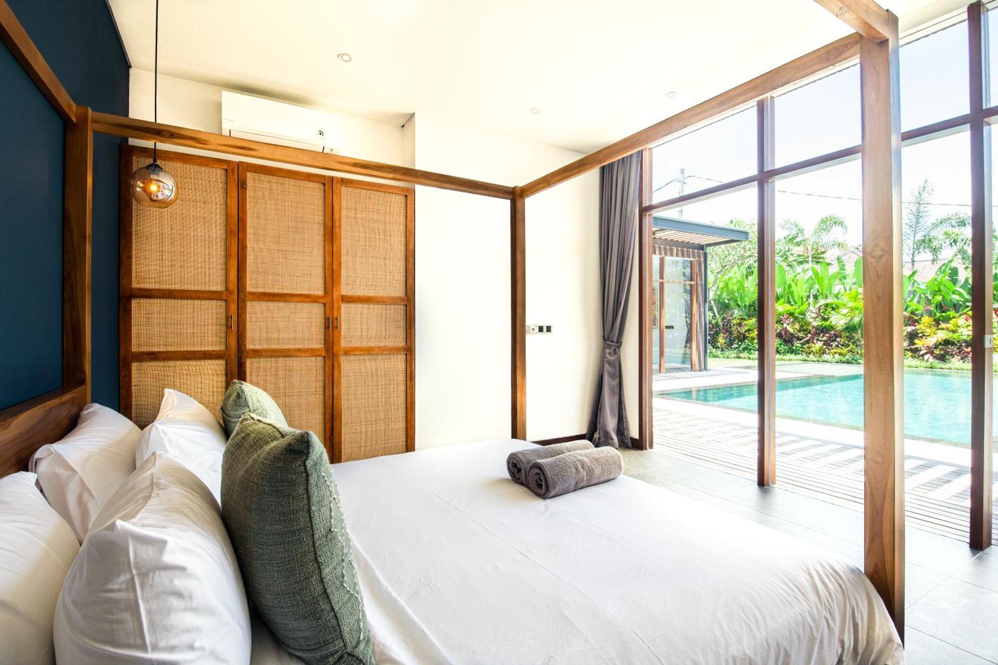 Brand New 5 Bedroom Villa Enclosed Living Room Canggu Exterior photo